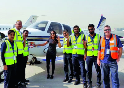 دبي ترحب بأصغر امرأة طيارة تحلق منفردة حول العالم