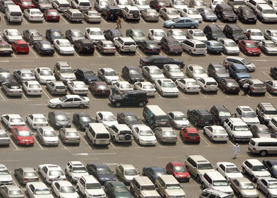 دراسة: البحث عن أماكن انتظار السيارات يهدر وقتا ووقودا بالمليارات