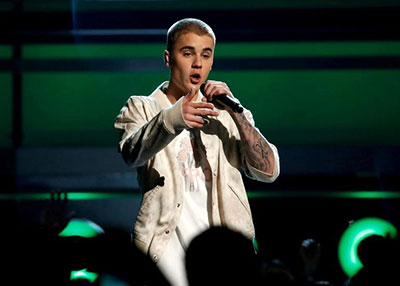 جاستن بيبر يعتذر عن عدم استكمال جولته الفنية ويقول إنه بحاجة للراحة