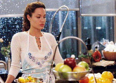 أنجلينا جولي تبتعد عن السينما وتتحول إلى أم همها الأول رعاية أطفالها