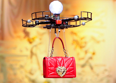 طائرات بدون طيار بدلاً عن عارضات الأزياء من دولتشي آند غابانا