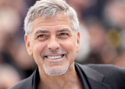 جورج كلوني يتعرض لحادث دراجة نارية في إيطاليا