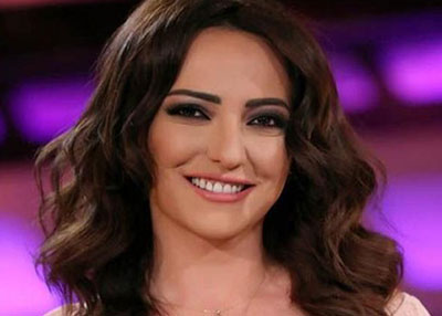 أمل عرفة تطالب جمهورها بعدم الاساءة لأي فنان