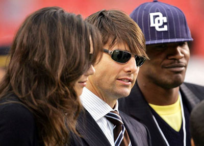 توم كروز يشعر "بالخيانة" بسبب العلاقة السرية بين طليقته كاتي هولمز وصديقه جيمي فوكس