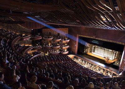 مسرحية "غوست" الموسيقية في دبي أوبرا