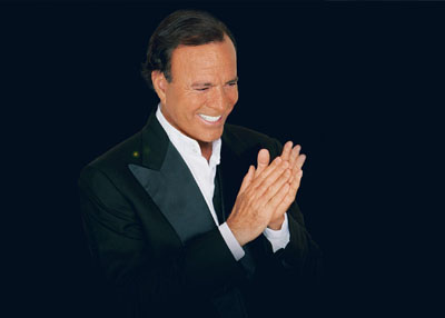 خوليو إيغليزياس على مسرح دبي أوبرا