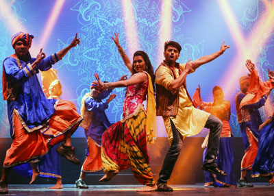 "تاج اكسبرس" أسرار بوليوود في عرض يناغم الألوان والموسيقى والرقص