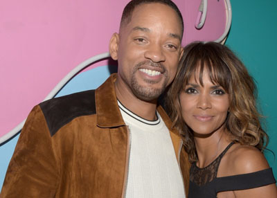 ويل سميث يحتفل بعيد ميلاد هالي بيري بطريقة مضحكة