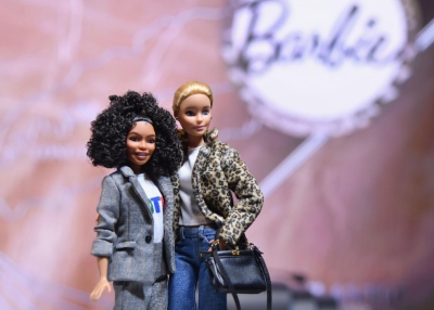 "باربي" تحتفل بعيد ميلادها الستين