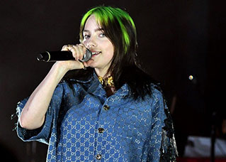 بيلي إيليش تصف أغنية فيلم جيمس بوند بأنها "شرف عظيم"