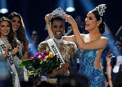 تتويج ملكة جمال الكون