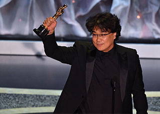 الفيلم الكوري الجنوبي "طفيلي" يفوز بالأوسكار ويصنع تاريخا جديدا