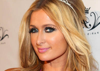 باريس هيلتون في دبي لإطلاق عطرها الجديد