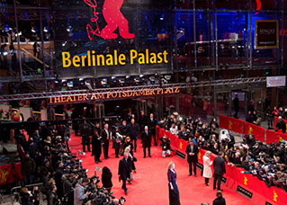 مهرجان برلين السينمائي يحتفل بعامه السبعين بالعودة لجذوره السياسية