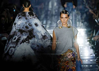 مصمم الأزياء توم فورد يقدم عرضا في لوس انجليس قبيل حفل الأوسكار