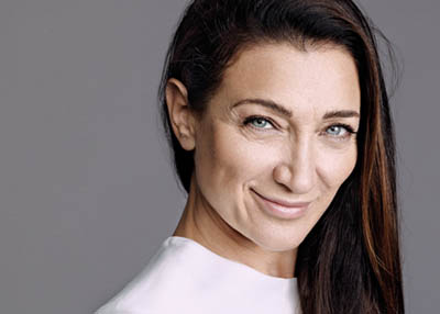 إليزابيتا فرانكي تحتفل بمرور عشرين عاماً على إنطلاقها