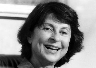 رحيل الإعلامية والروائية اللبنانية مي منسي