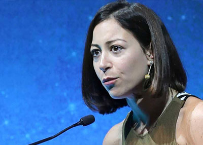 منة شلبي تحصل على جائزة التميز من مهرجان القاهرة السينمائي