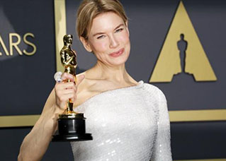 رينيه زيلويجر تفوز بجائزة أوسكار أفضل ممثلة عن فيلم "جودي"