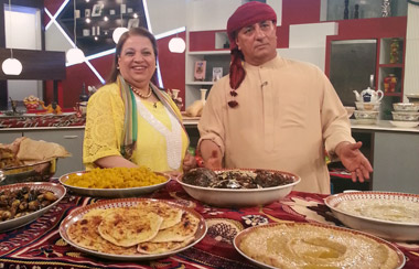 خالد حرية من الإمارات وسفرة إماراتية في أول أيام العيد